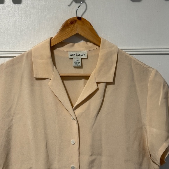Ann Taylor Silk Short Sleeve Button Down 12P - Picture 2 of 7